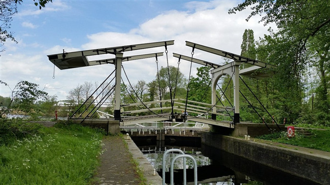 Zijaanzicht brug 507.
              <br/>
              Ceescamel/Wikimedia, 2019-04-01